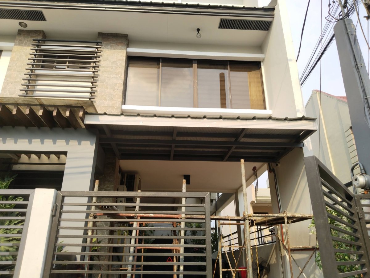 Roofing canopy installation